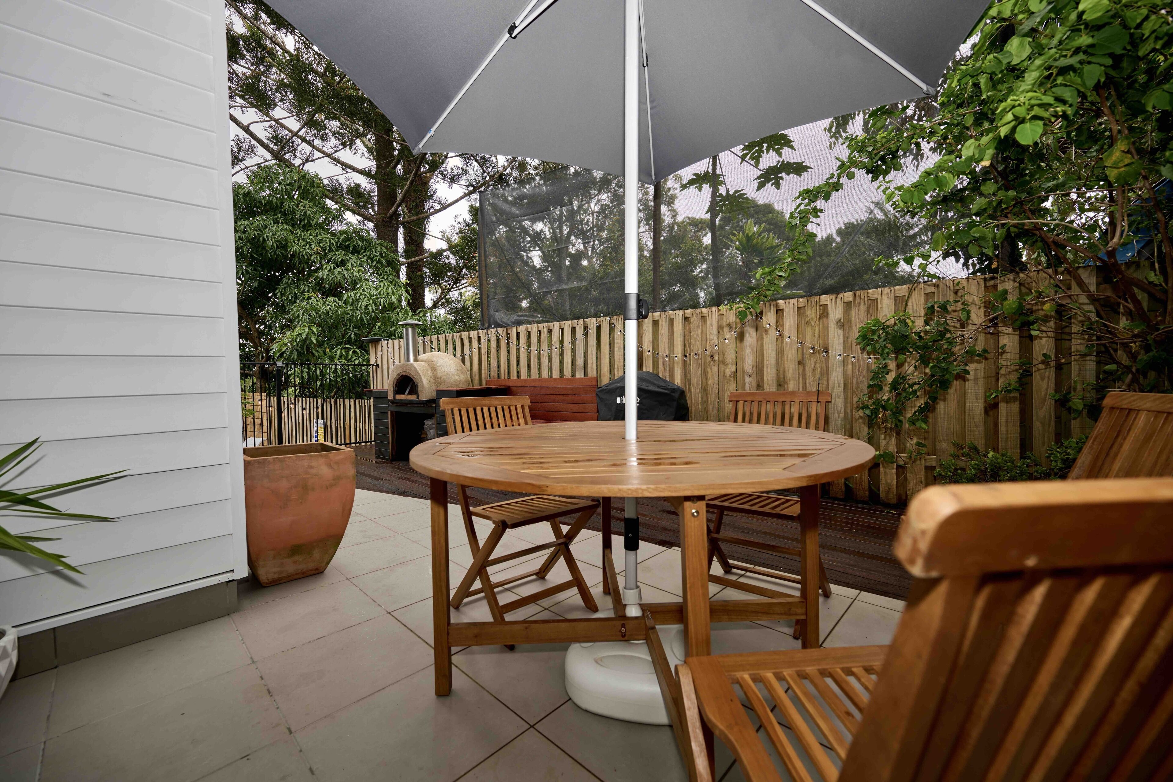 Large Tugun Modern House minutes to the beach — image 11