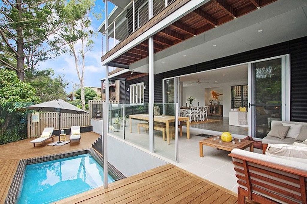 Large Tugun Modern House minutes to the beach — image 7