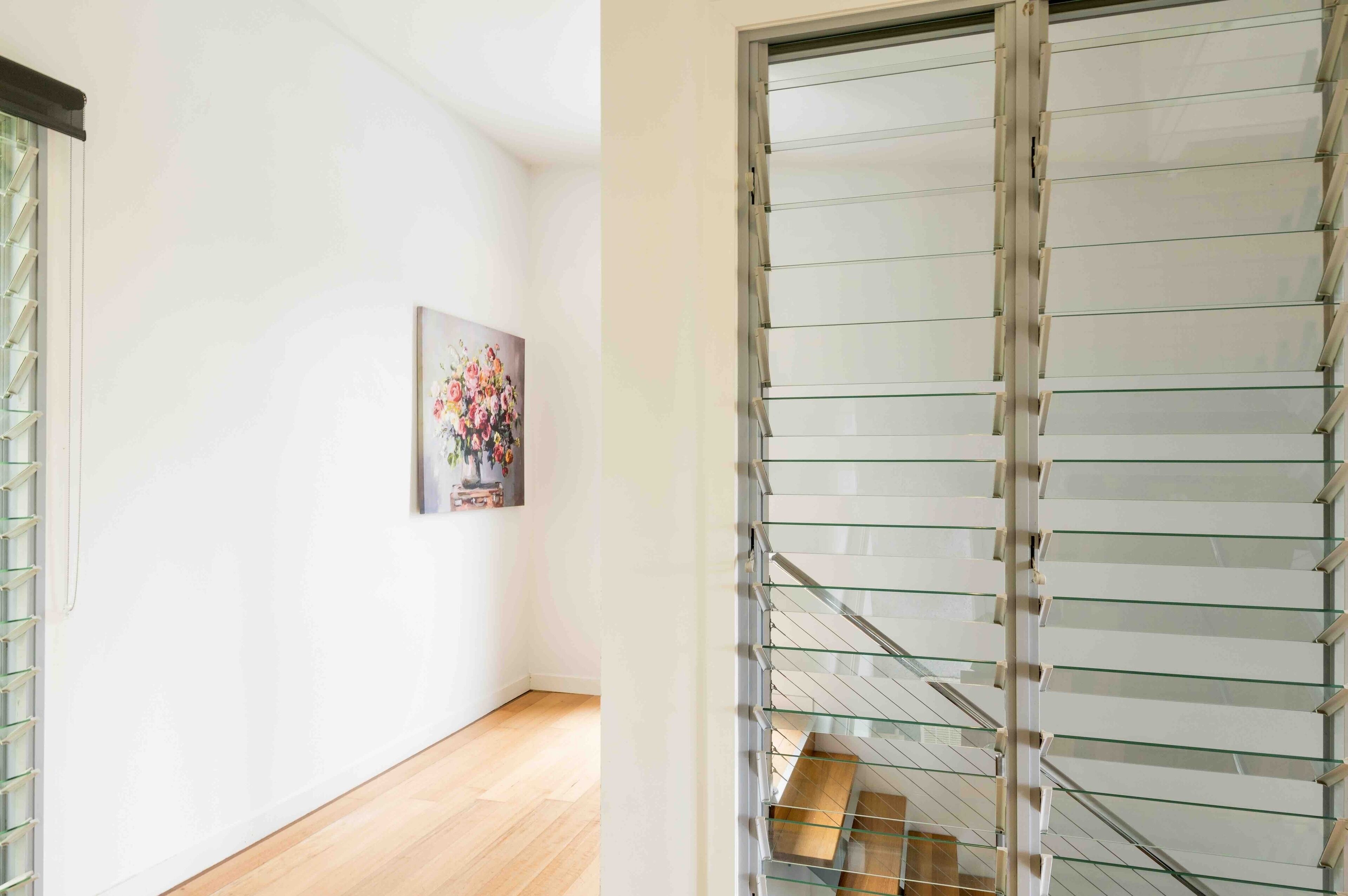 Large Tugun Modern House minutes to the beach — image 16