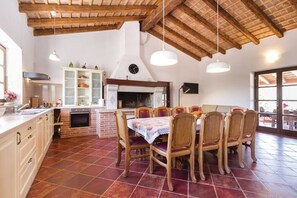 Dining - Country house with pool in fantastic location (Bale)