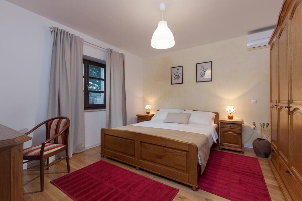 3 chambres, fer et planche à repasser, Wi-Fi, draps fournis