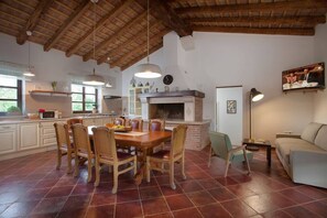 Dining - Country house with pool in fantastic location (Bale)