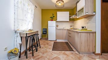 Køleskab, ovn, kogeplade, opvaskemaskine