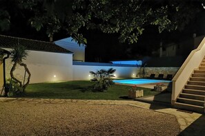 Pool - Vacation house with pool in medieval Bale (Bale)