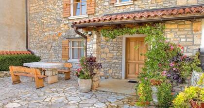 Istrisches Steinhaus mit Pool für 8 Personen