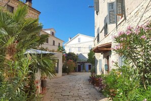 Exterior - Gorgeous vacation home with jacuzzi in Bale (Bale)