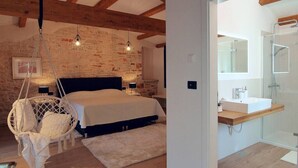A bedroom with a hanging chair, a bed, and a wooden ceiling. - Gorgeous vacation home with jacuzzi in Bale (Bale)