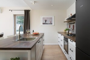 Fridge, microwave, oven, stovetop - Dream villa for 6 on the east coast of Istria (Labin)