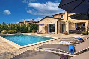 Pool - Chic vacation home with pool and sauna (Tar-Vabriga)