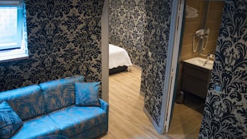 Comfort Suite | Premium bedding, individually decorated, individually furnished, desk