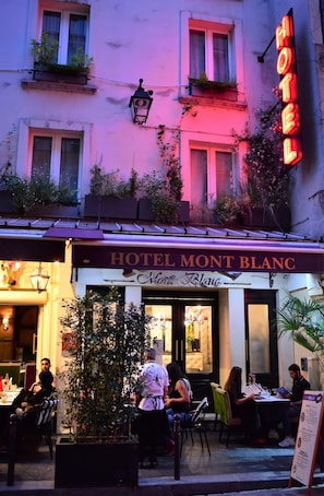 Front of property - Hôtel du Mont Blanc (Paris)