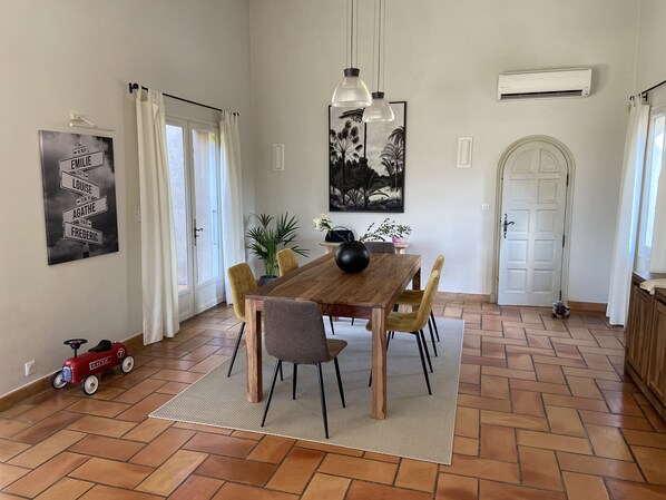 Dining - In the heart of Drôme Provençale (Châteauneuf-du-Rhône)