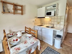 冰箱、微波炉、炉灶、茶具/咖啡用具