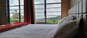 Apartment  2BHK with mountain and valley view  near to market with birds sounds.