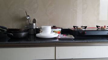 Fridge, oven, stovetop