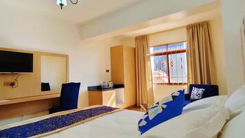 Economy Double Room | Minibar, individually decorated, individually furnished, desk
