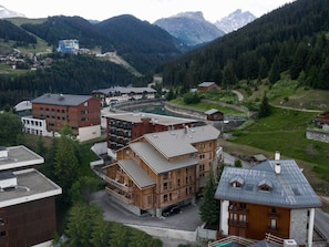 Exterior - Courchevel Village: Ski-in/Ski-out Duplex, 65m², 4 Guests, Parking, Near Shops & Aquamotion (Courchevel)