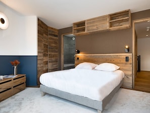 2 bedrooms, WiFi (free) - Courchevel Village: Ski-in/Ski-out Duplex, 65m², 4 Guests, Parking, Near Shops & Aquamotion (Courchevel)