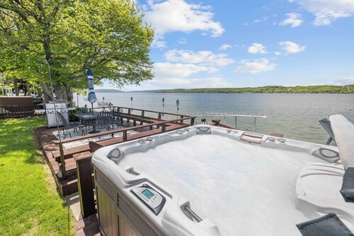 Sunset Sanctuary: "Picture Perfect Sunsets on Canandaigua Lake!"