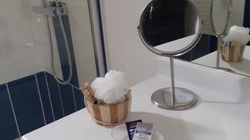 Baignoire, sĂšche-cheveux