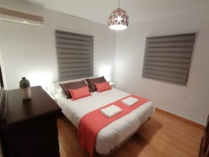 3 bedrooms, iron/ironing board, free WiFi, bed sheets - Spacious Apartment (Armilla)