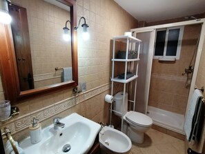 淋浴設備、風筒、坐浴桶、提供毛巾