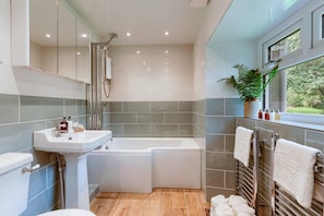 Cottage, Multiple Beds | Bathroom | Combined shower/tub, deep soaking tub, hair dryer, towels