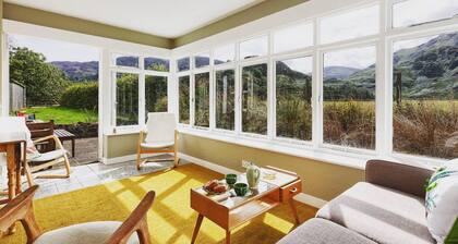 Enchanting Rustic Cottage W/stunning Views & River