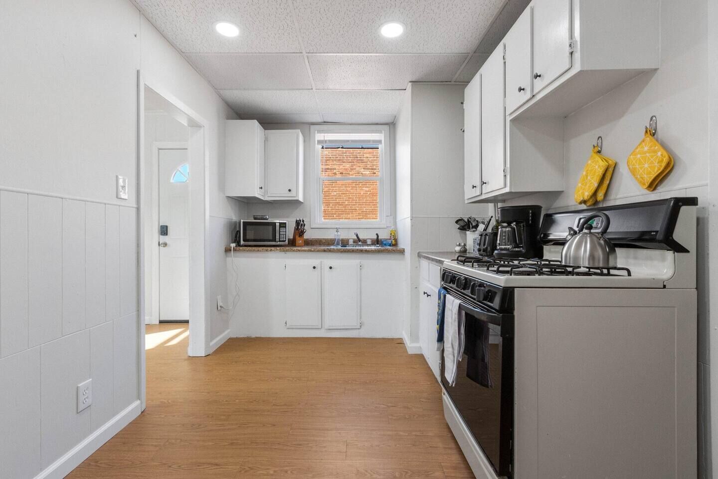 冰箱、炉灶、茶具/咖啡用具、烤面包机