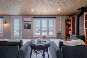 3 bedrooms, desk, iron/ironing board, WiFi