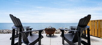 Erie Shores Lakehouse! · Sunsets & Hot Tub