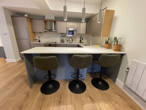 Fridge, microwave, oven, stovetop - Central location 2 bedrooms/5 minutes walking to Tower Bridge/Shad Thames (London)