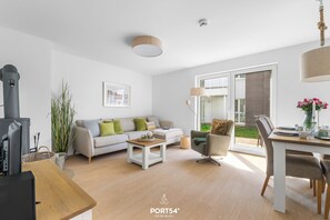 TV, fireplace - Harbor lounge - ground floor, infrared sauna, shower room, fireplace, terrace, parking space (Olpenitz)