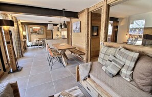 Fernseher, Kamin, Videospiele, DVD-Player