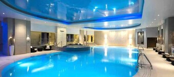 Tasteful top Floor Apartment Next to Gleneagles