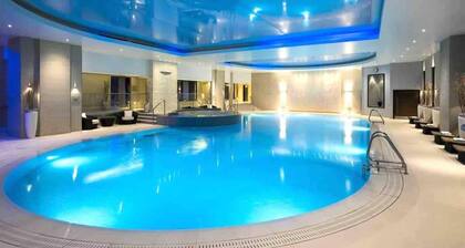 Tasteful top Floor Apartment Next to Gleneagles