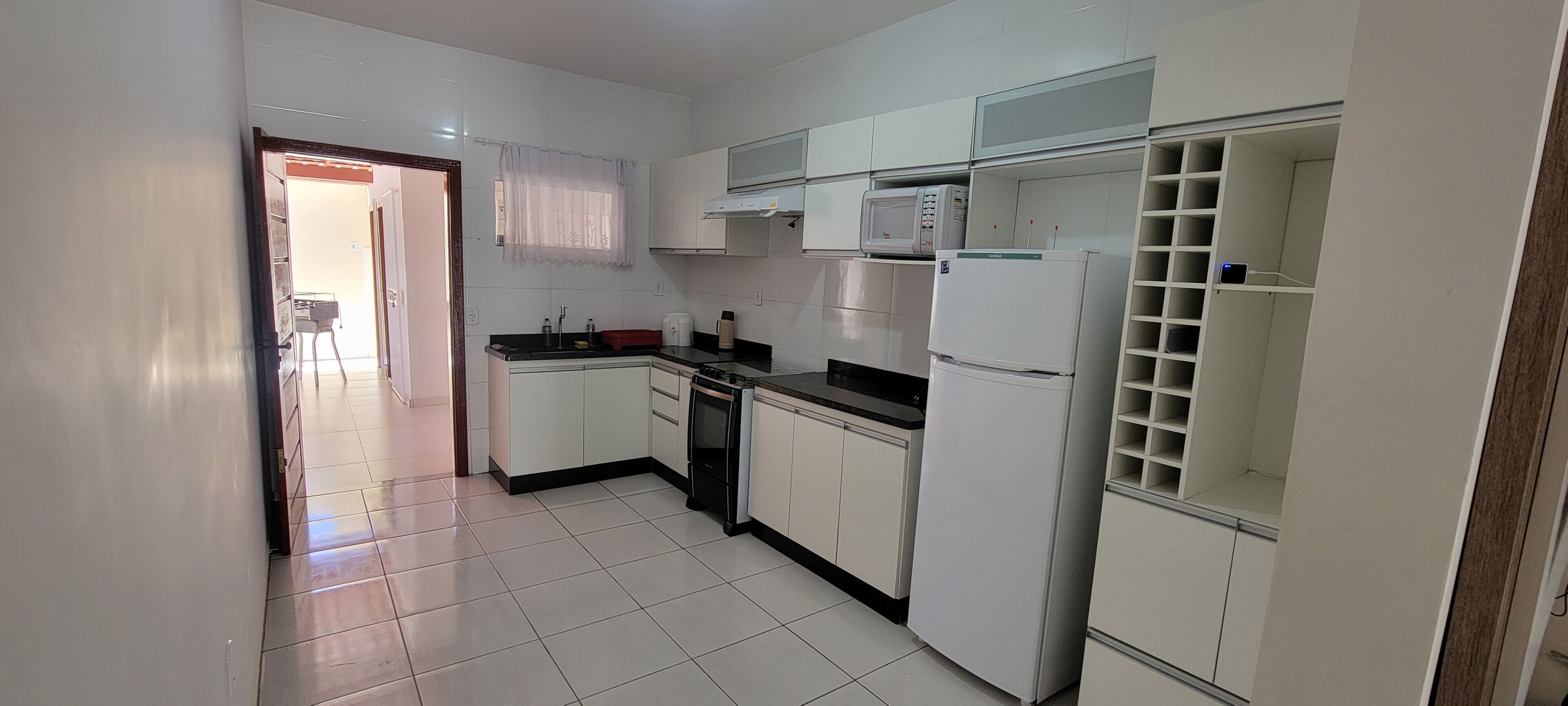 Geladeira, micro-ondas, fogão, cooktop