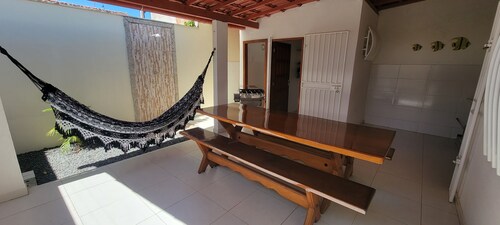 Guriri 3 Bedroom, 2 car garage,Beach House, great location, 2 min to the beach
