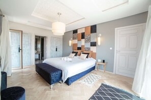 5 habitaciones, tabla de planchar con plancha y cuna de viaje 