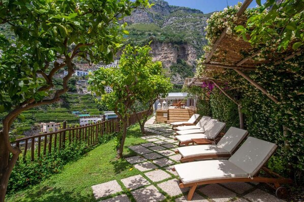 Property grounds - AMORE RENTALS - Villa Bellavista with Heated Jacuzzi, Sea View and Gym (Amalfi)
