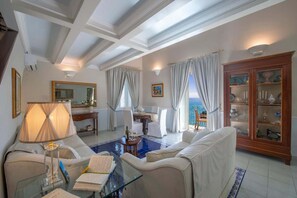 Smart TV - AMORE RENTALS - Villa Bellavista with Heated Jacuzzi, Sea View and Gym (Amalfi)