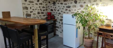 Microwave, coffee/tea maker, cookware/dishes/utensils
