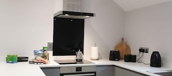Modern 3-bed Apartment in Magherafelt Sleeps 8