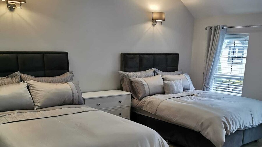 Modern 3-bed Apartment in Magherafelt Sleeps 8