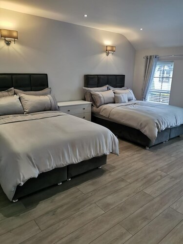 Modern 3-bed Apartment in Magherafelt Sleeps 8