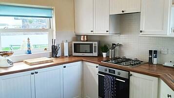 Cottage, nhiều giường | Bếp riêng | Tủ lạnh, lò vi sóng, lò nướng, bếp nấu