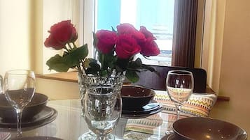 Cottage, Multiple Beds | Private kitchen | Fridge, microwave, oven, stovetop