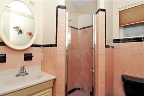 Shower, towels, toilet paper - BEACH HOUSE private Pool/Cabana, Boat Dock.  Nearby beaches, Resteraunts, shops. (Treasure Island)