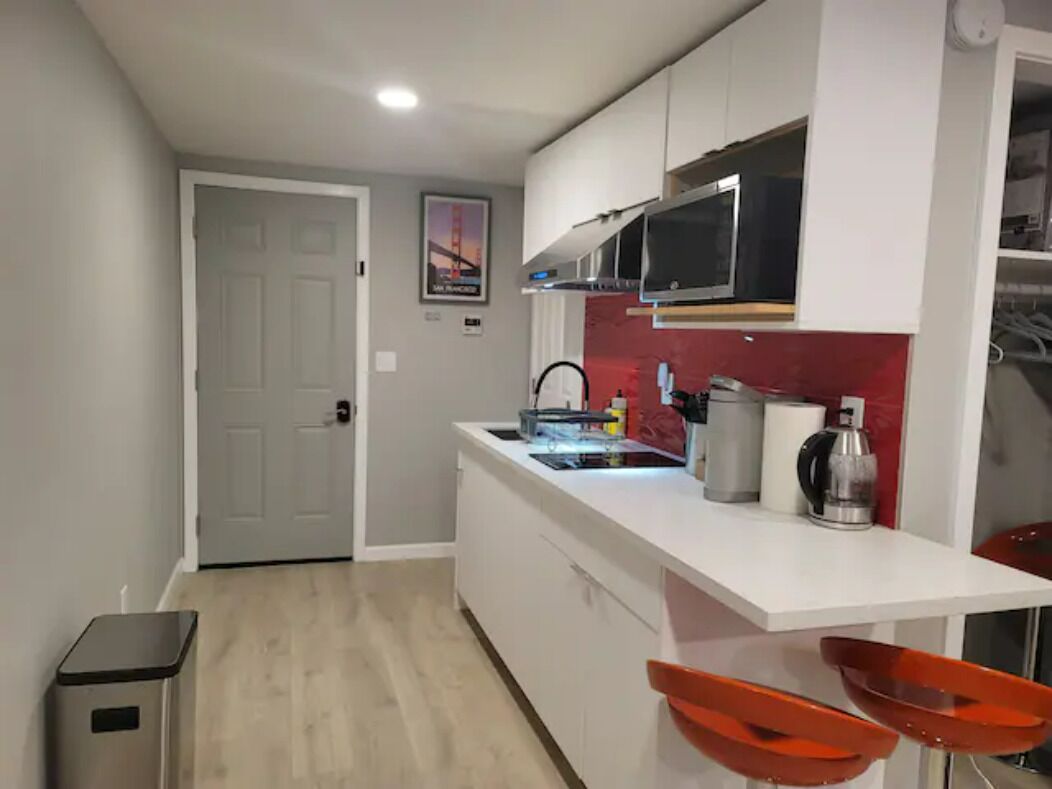 雪櫃、微波爐、焗爐、爐具