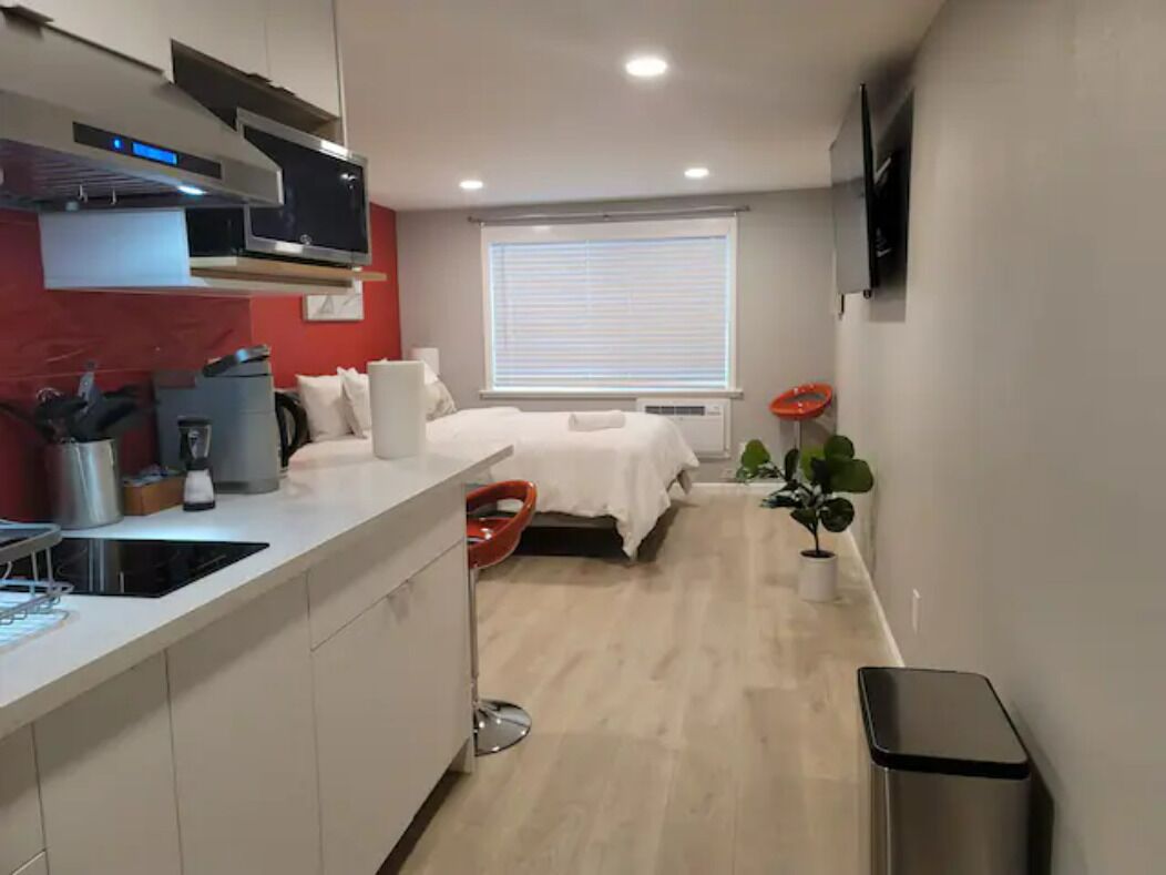 Iron/ironing board, travel crib, free WiFi, bed sheets